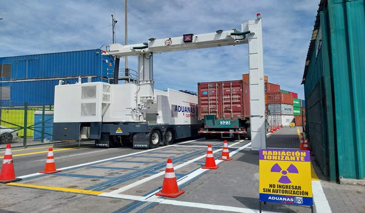 Escáner de contenedores en control aduanero: la reforma aduanera 2025 refuerza fiscalización, trazabilidad y gestión de riesgo en comercio exterior.