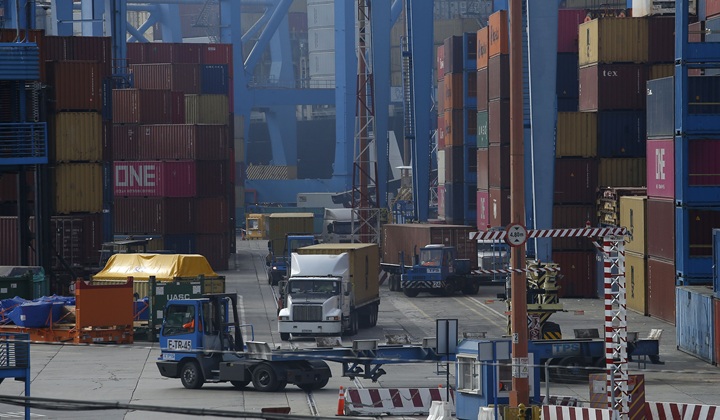 Camión de carga en ruta: los costos transporte carga combinan diésel, mano de obra, mantenimiento y seguros, con impacto directo en la supply chain.