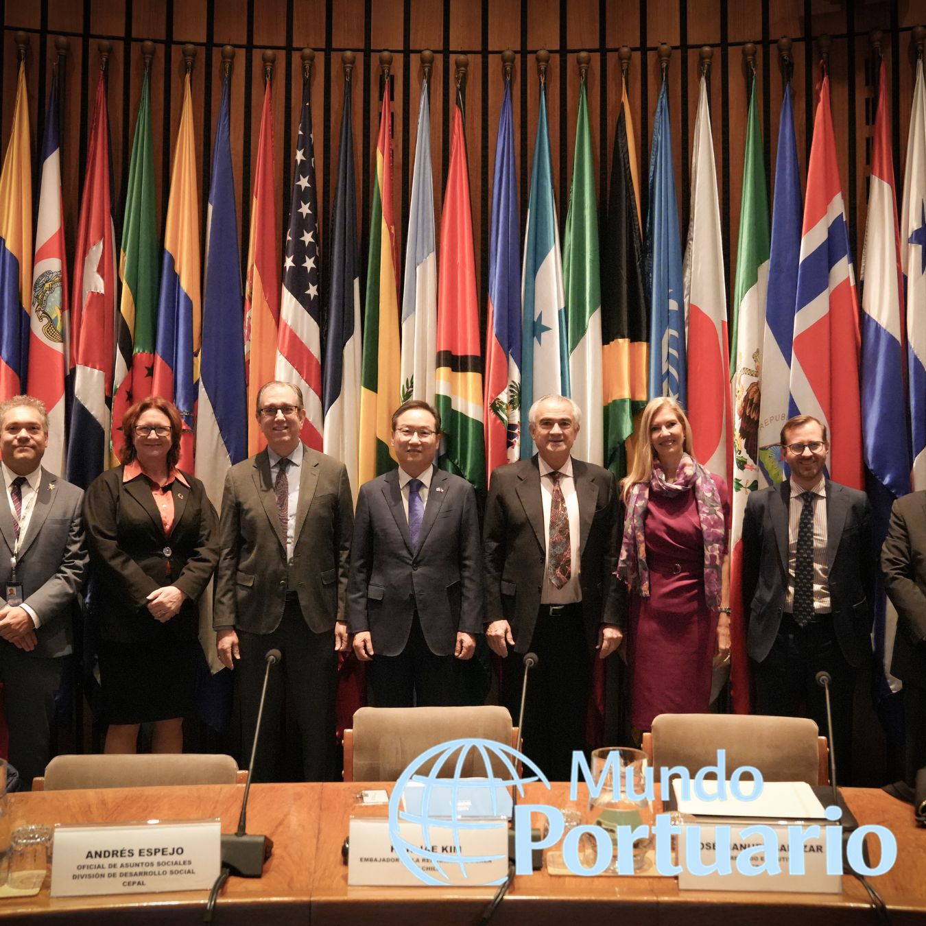 CEPAL prevé alza del comercio regional: contenedores en terminal portuario de América Latina