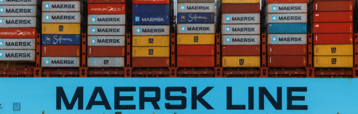 Vista referencial de operación de contenedores en puerto del Reino Unido