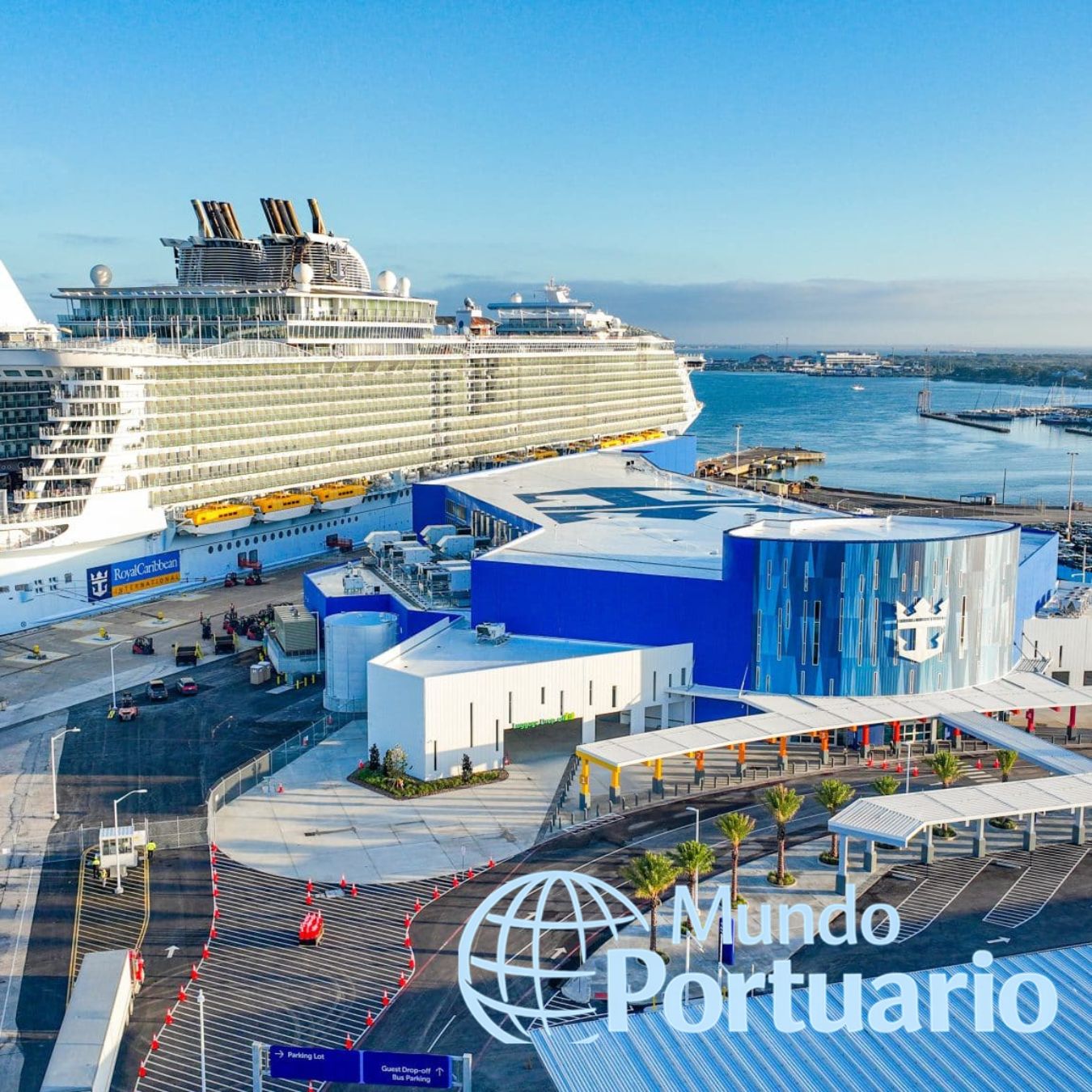 Terminal 16 en Galveston: crucero atracado y operación de embarque de pasajeros