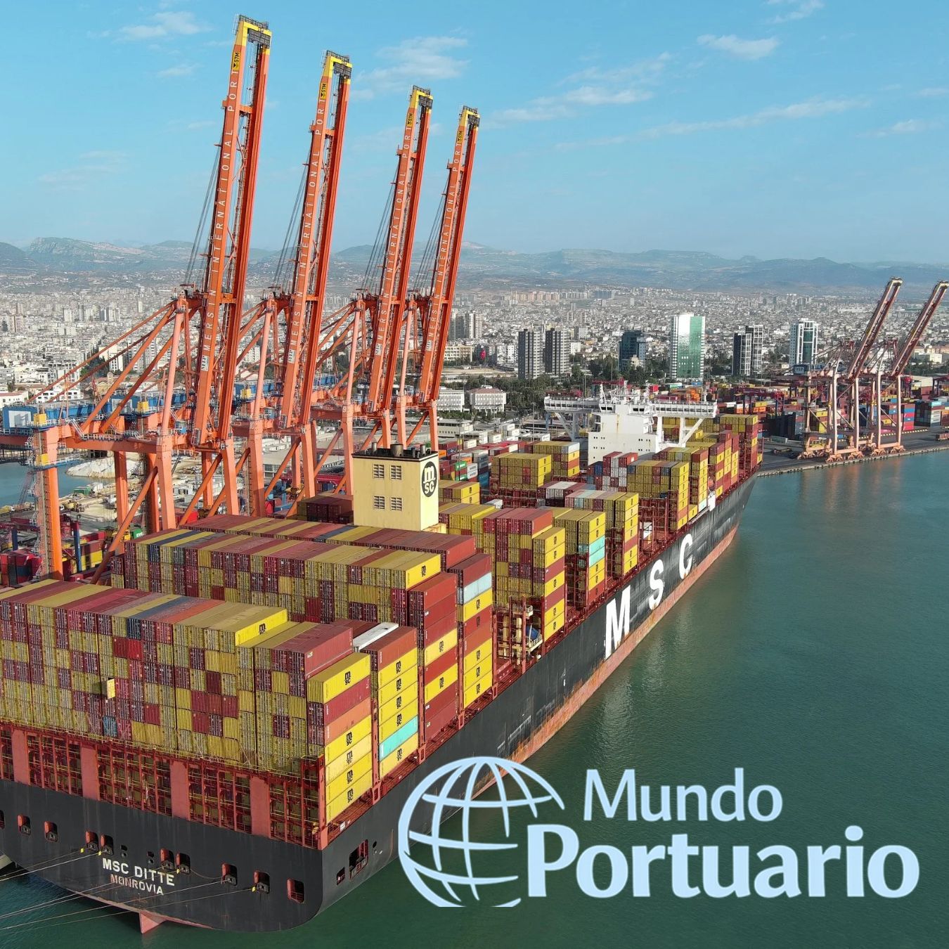 Megabuque MSC DITTE atracado en la terminal EMH2 del Puerto de Mersin