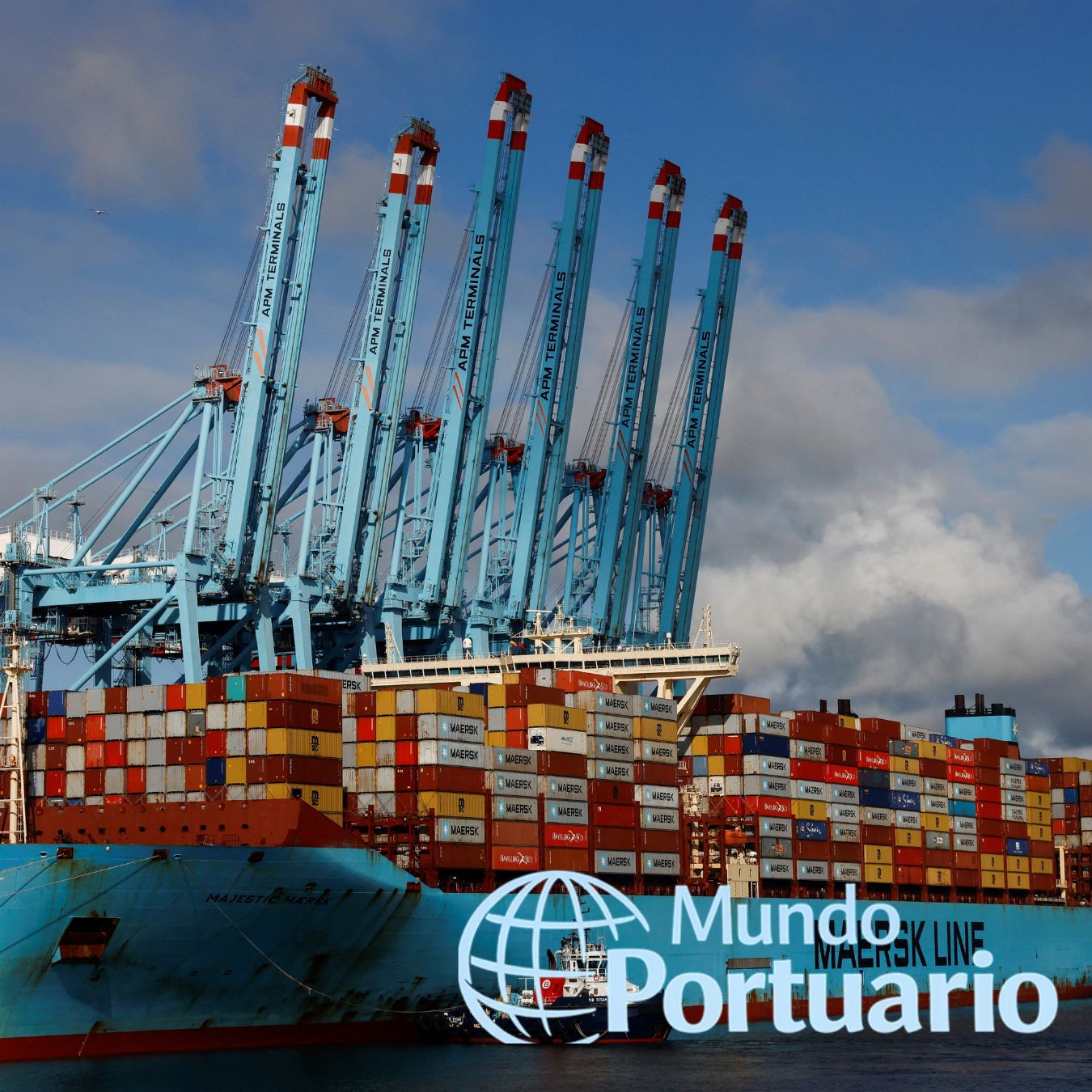Buque portacontenedores de Maersk en terminal con grúas, contexto de resultados Q3 2025