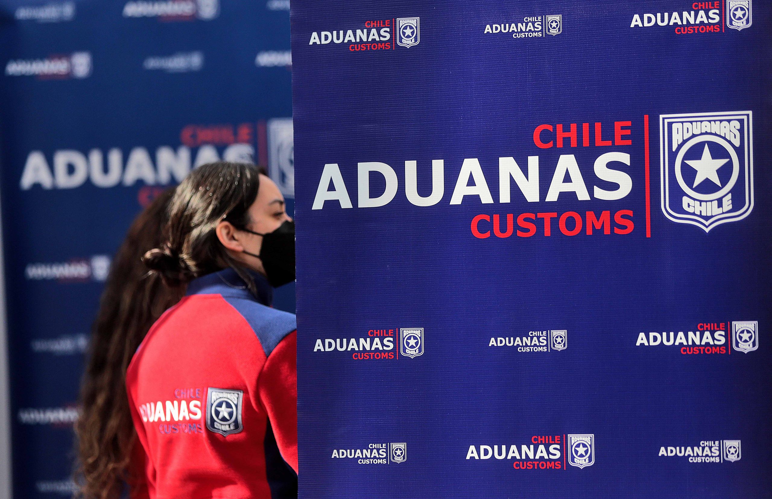 Control aduanero en frontera del norte de Chile con fiscalización a camiones de carga