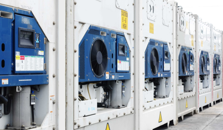 Contenedores refrigerados reefer en un terminal portuario para soluciones de frío en logística