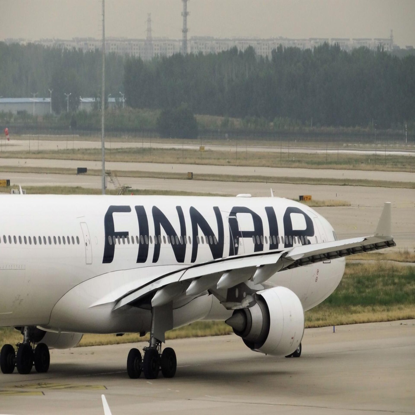 Huelgas en Finlandia: Finnair cancela 300 vuelos y tensiona la logística