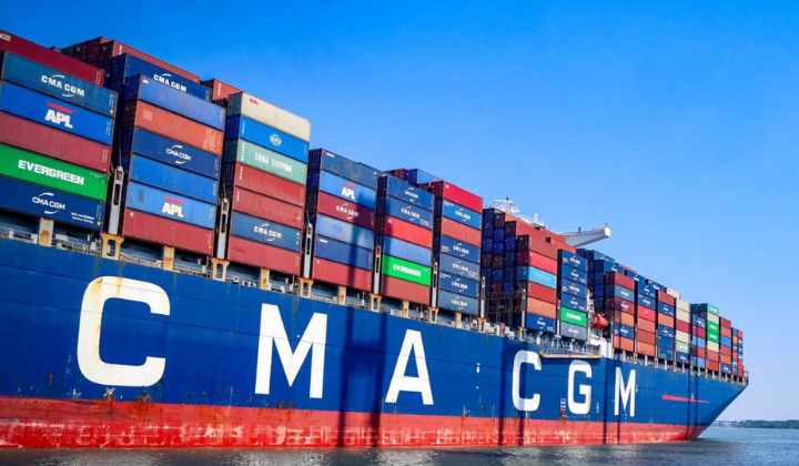 servicio marítimo de contenedores en puerto del Pacífico