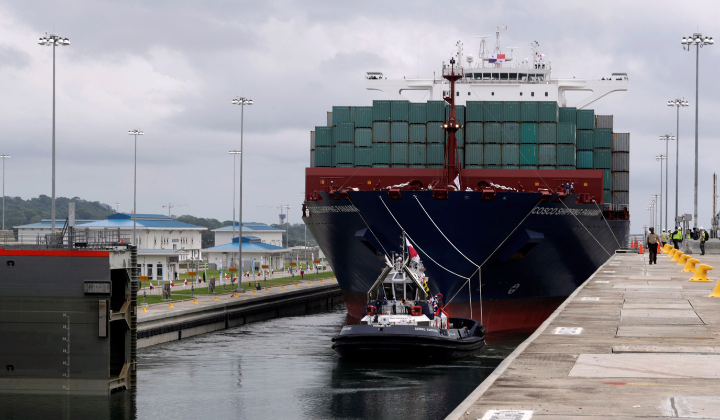 Sistema de esclusas del Canal de Panamá, imagen referencial vinculada a remolcadores Canal de Panamá y comercio exterior