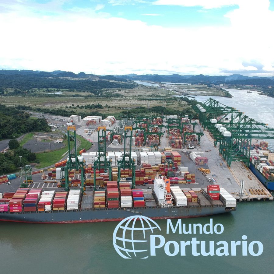 Puerto de Balboa y contenedores en operación en Panamá, en contexto de disputa por concesión