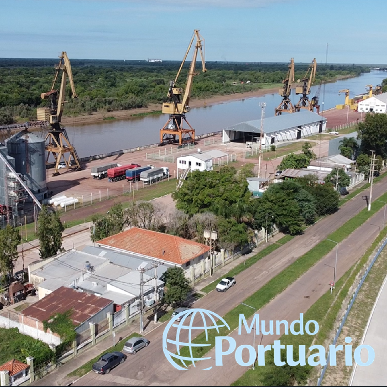 Contenedores con aceite de girasol alto oleico listos para exportación en el Puerto de Barranqueras rumbo a Barcelona