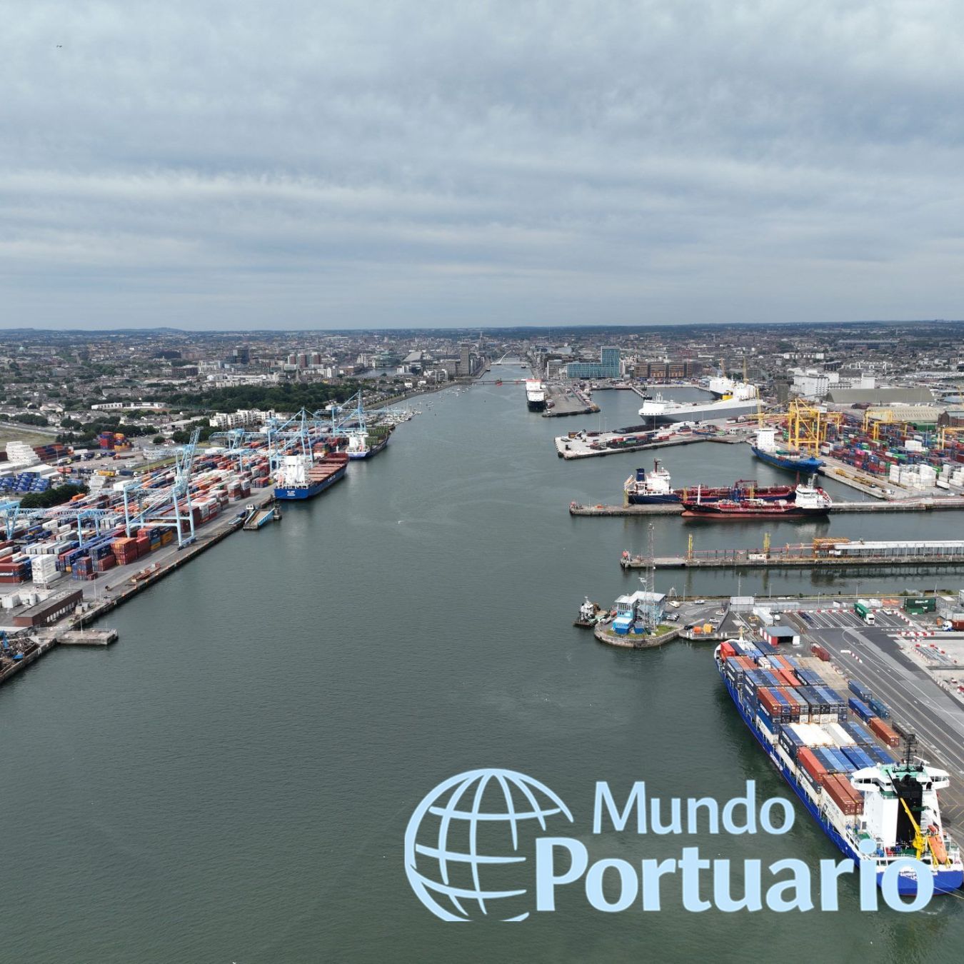 Dragado Puerto Dublín en canal de acceso durante campaña 2026 con coordinación VTS
