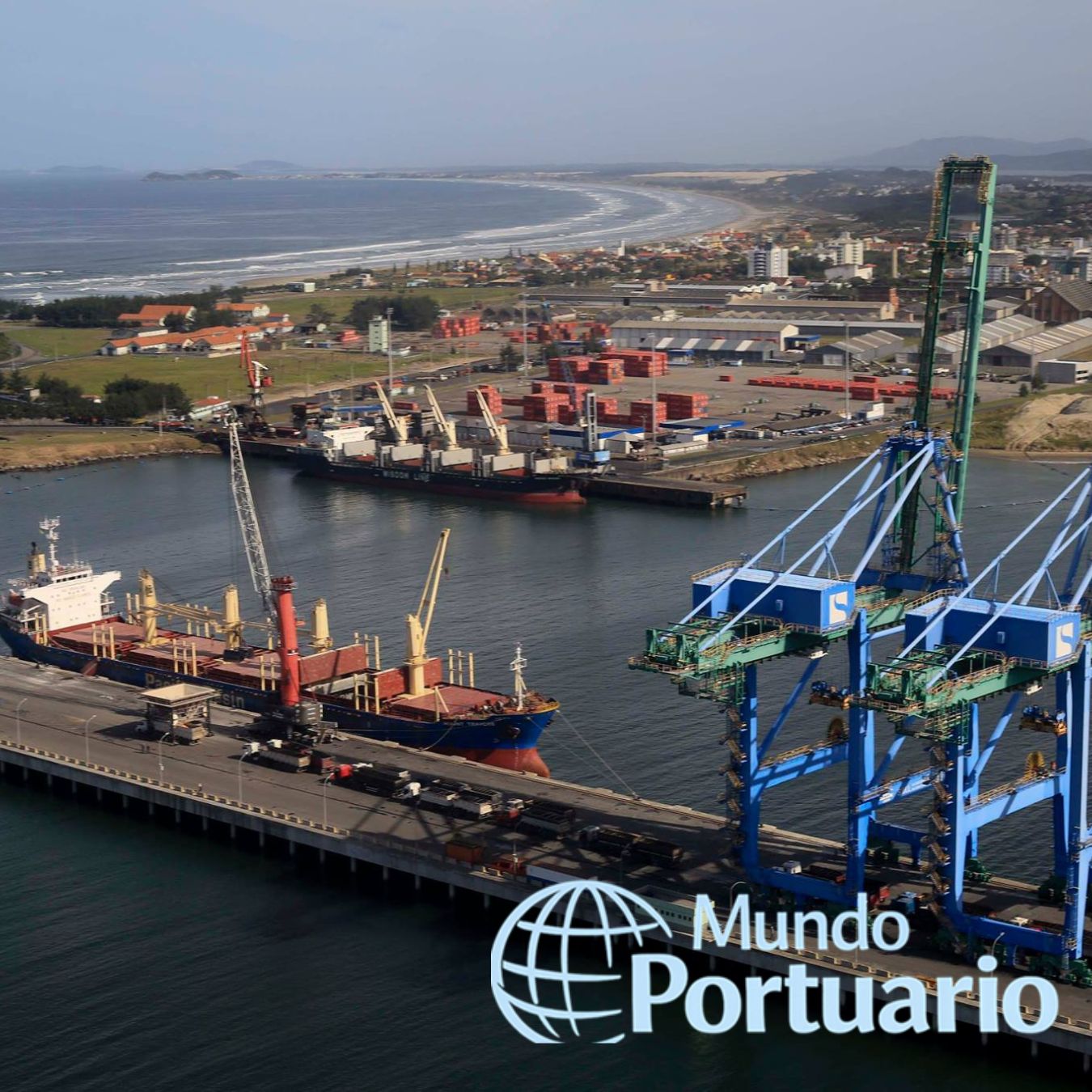 Puerto de Imbituba con buque atracado y operación de graneles sólidos en récord de enero 2026