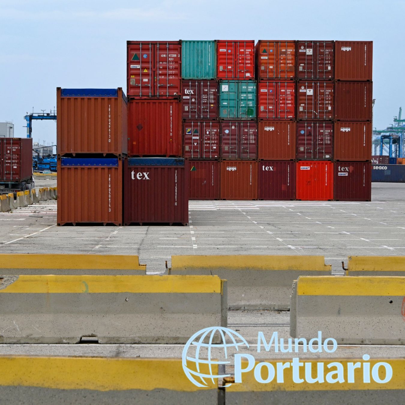 Aduanas francesas inspeccionan un contenedor refrigerado en el puerto de Marsella tras incautación de 67,45 kg de cocaína