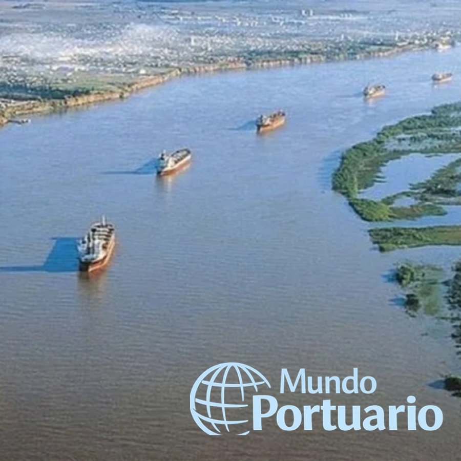 Centro de control de la ANNP monitoreando la hidrovía del río Paraguay